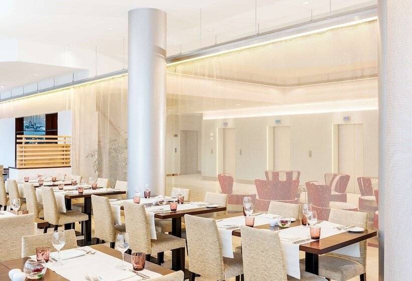 هتل NH Collection Koln Mediapark