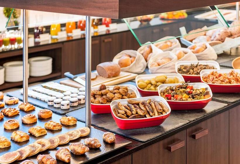 هتل NH Collection Koln Mediapark