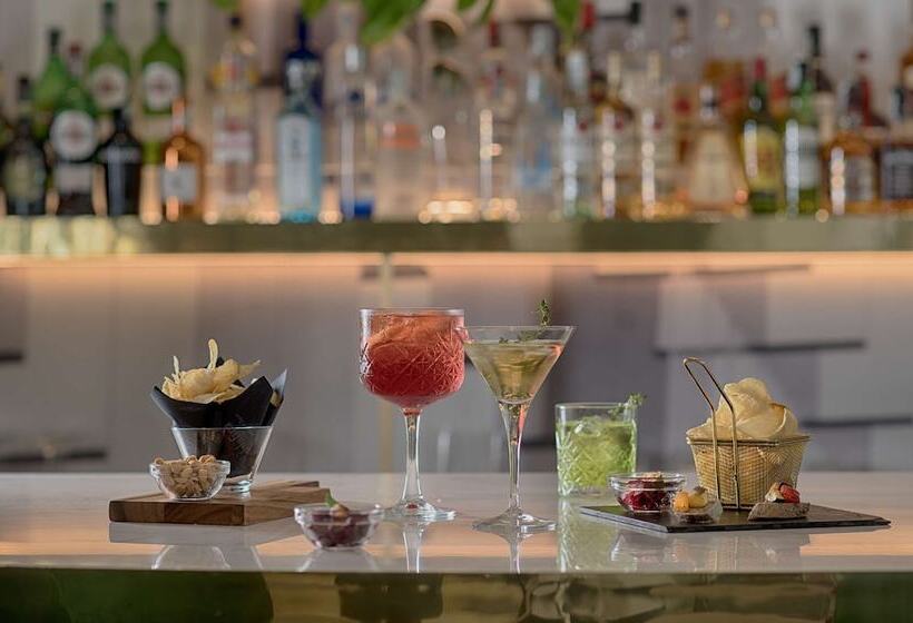 Отель NH Collection Porta Nuova