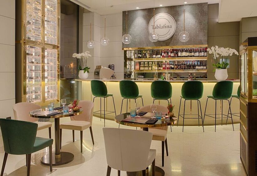 Отель NH Collection Porta Nuova