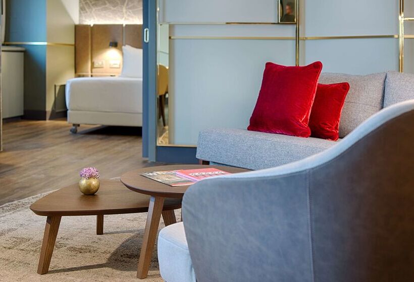 Отель NH Collection Porta Nuova