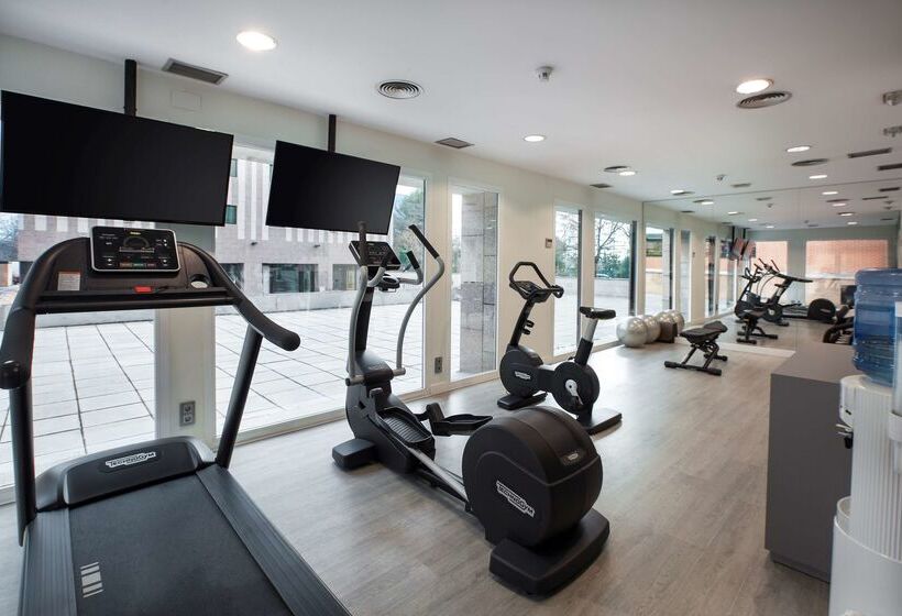 هتل NH Barajas Airport