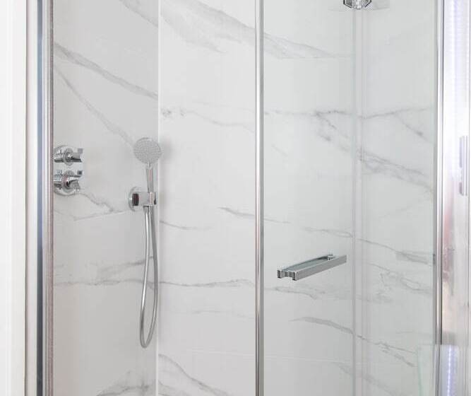 هتل Princes Square