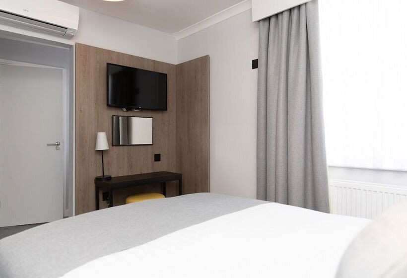 هتل Princes Square