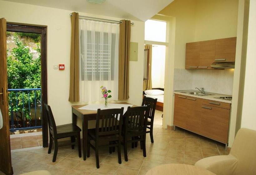 Priscapac Resort & Apartments