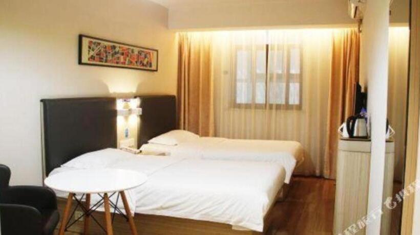 בית מלון כפרי James Joyce Coffetel Yichang East Railway Station Central Bus Station