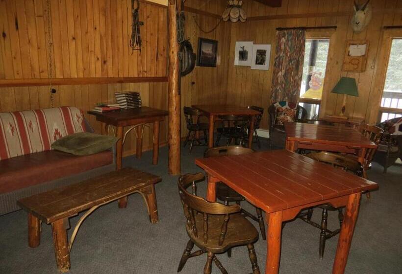 בית מלון כפרי Black Cat Guest Ranch