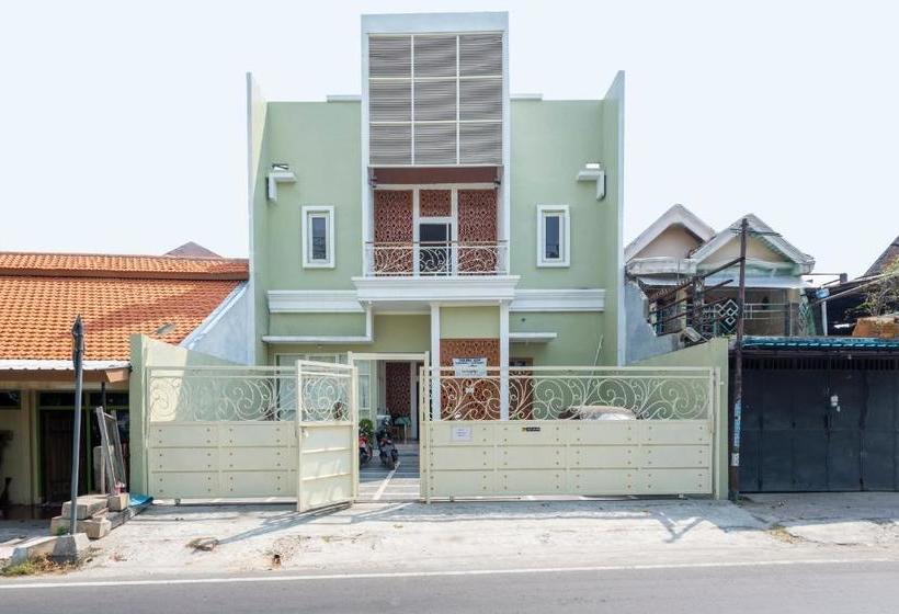 ホテル Oyo 3706 Griya Tentrem