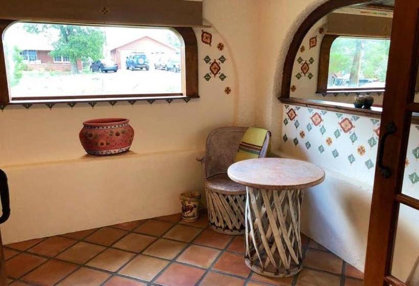 تختخواب و صبحانه El Viejo Adobe   Across From Sul Ross Campus