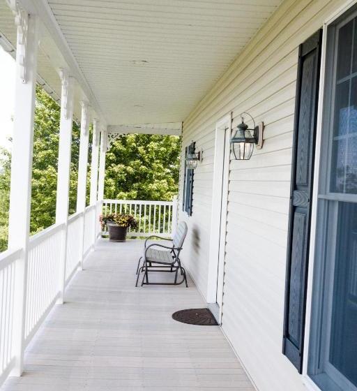 Bed and Breakfast Hillside Villa Ohio