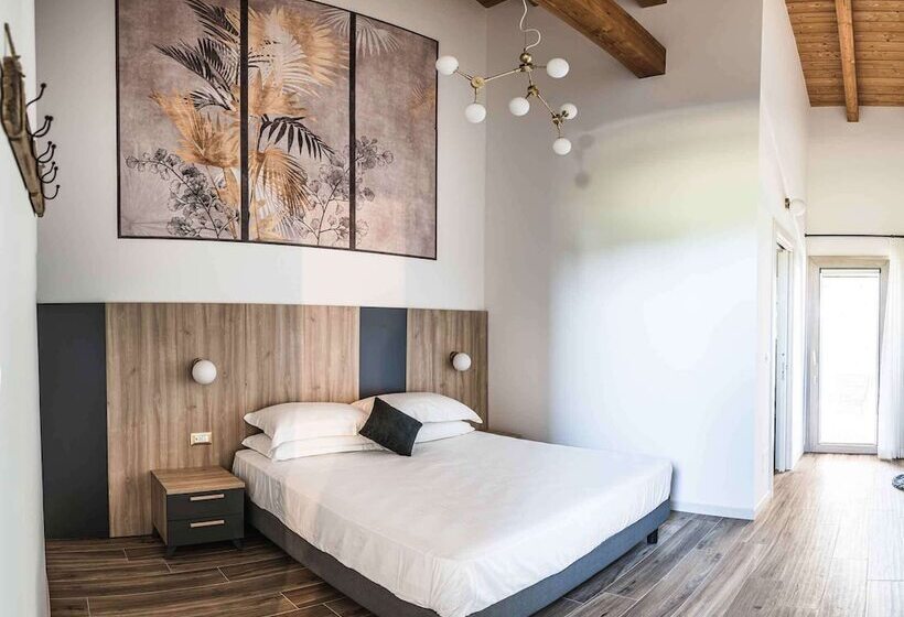 فندق Agriturismo Casale Ai Prati