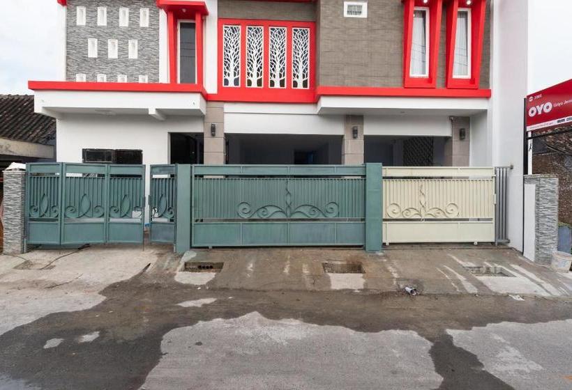 בית מלון כפרי Reddoorz Near Stadion Wilis Madiun