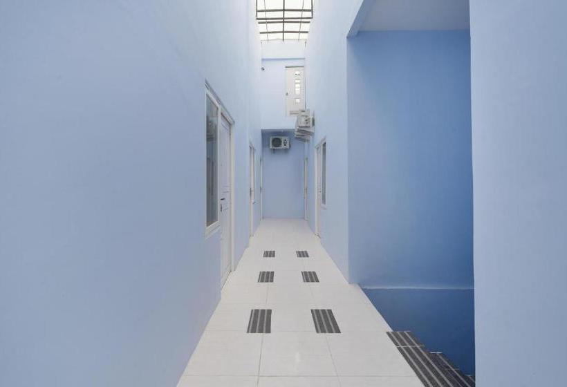 בית מלון כפרי Reddoorz Near Stadion Wilis Madiun