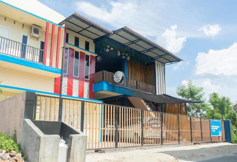 هتل Oyo Life 3124 D Moonz Kost And Cafe