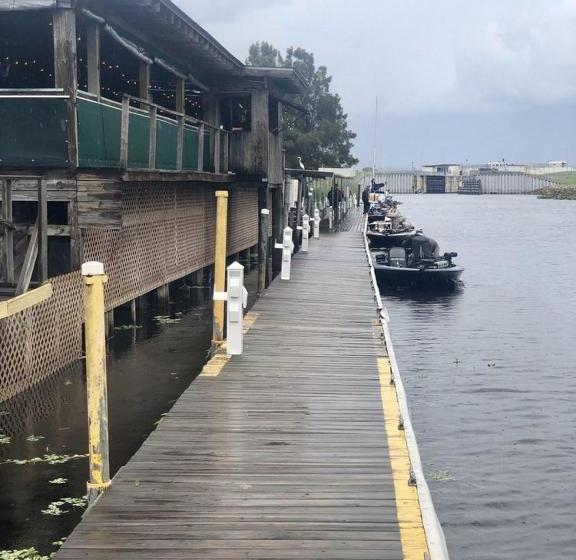 فندق Roland And Mary Ann Martin Resort