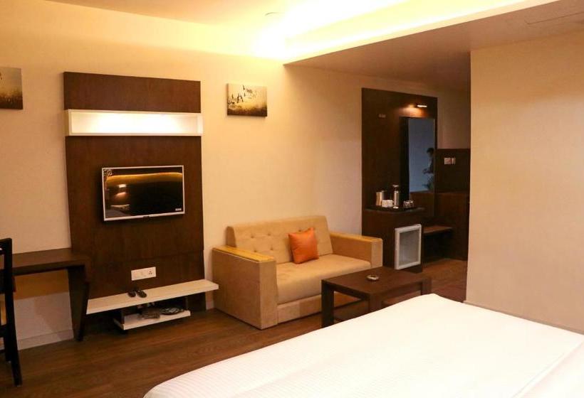 فندق The Grand Astoria Somanth