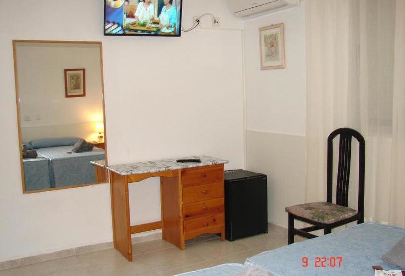 פנסיון Hostal Alfil