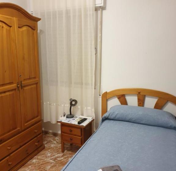 פנסיון Hostal Alfil