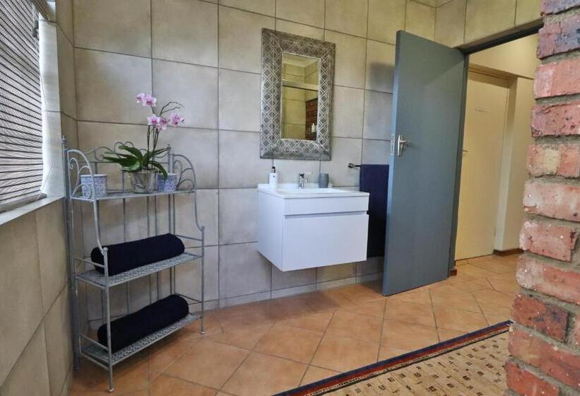 פנסיון Highway Gardens Guest House
