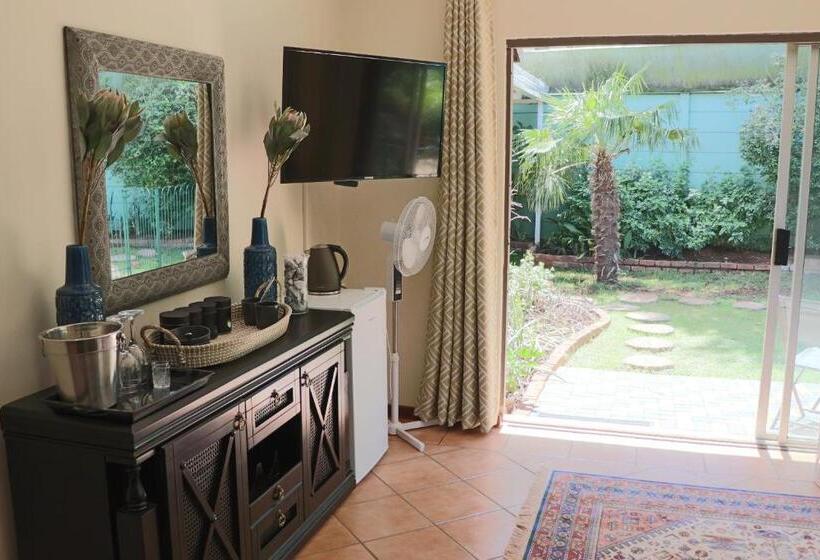 פנסיון Highway Gardens Guest House