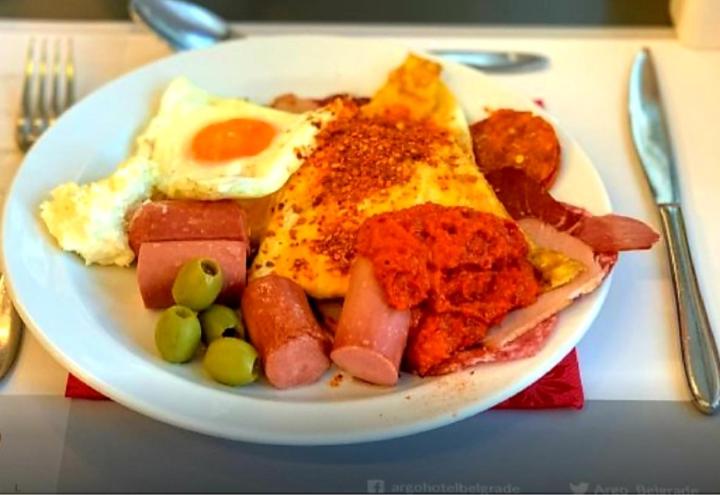 تختخواب و صبحانه Crystal Lights