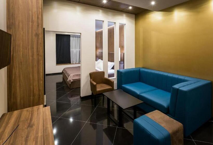 هتل Crystal Light