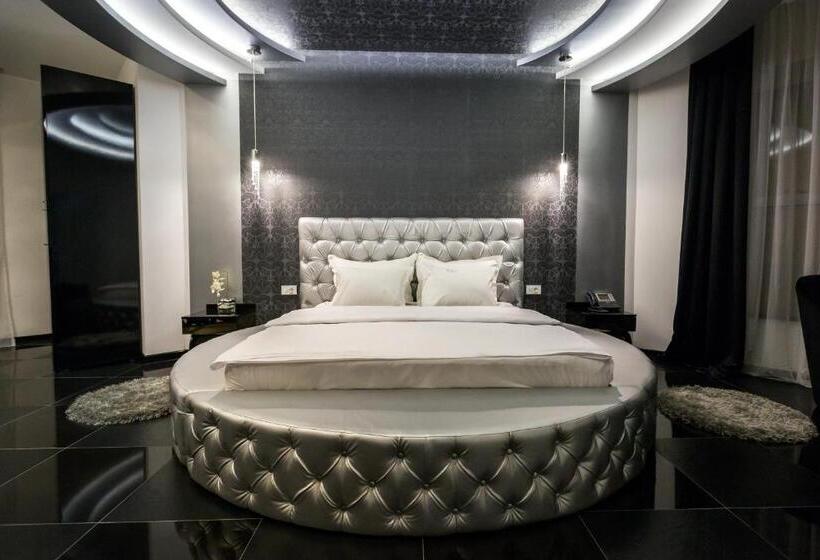 هتل Crystal Light