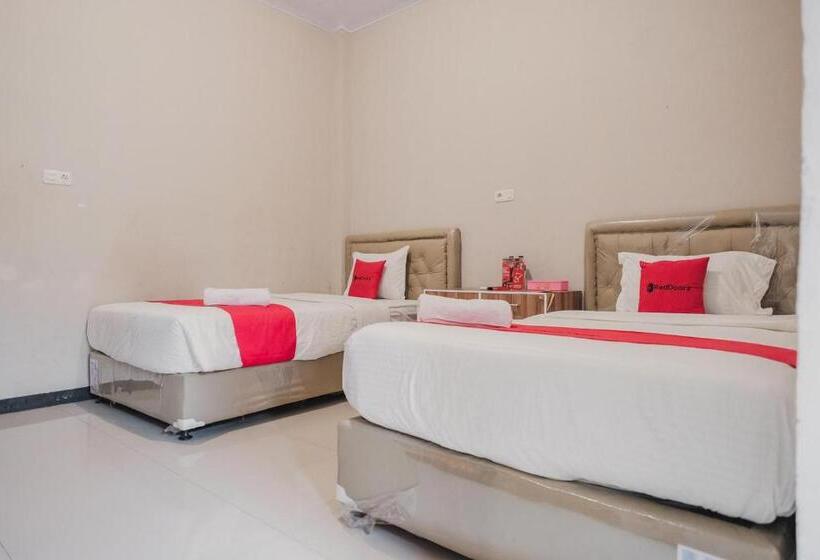 پانسیون Reddoorz Syariah At Hotel Grand Mentari