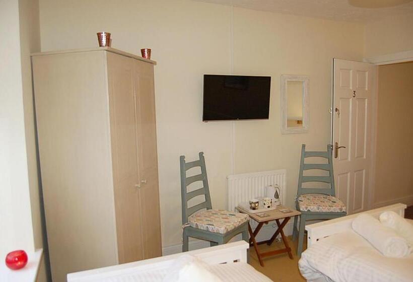 ベッドアンドブレックファースト Saint Cadfans Lodge