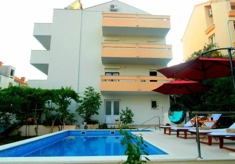 پانسیون Apartments Song