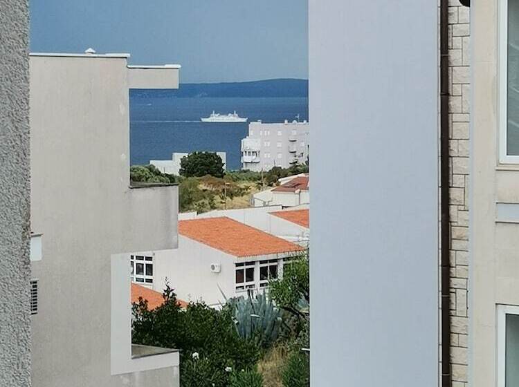 پانسیون Apartments Song