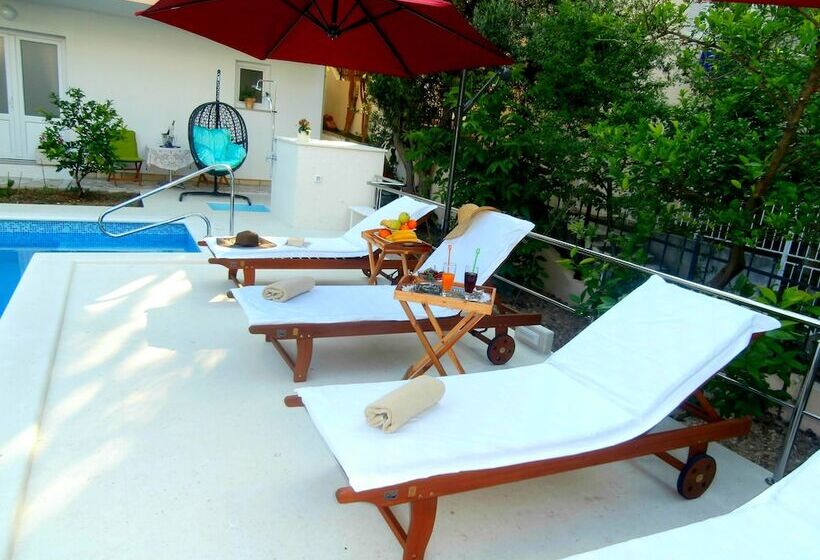 پانسیون Apartments Song