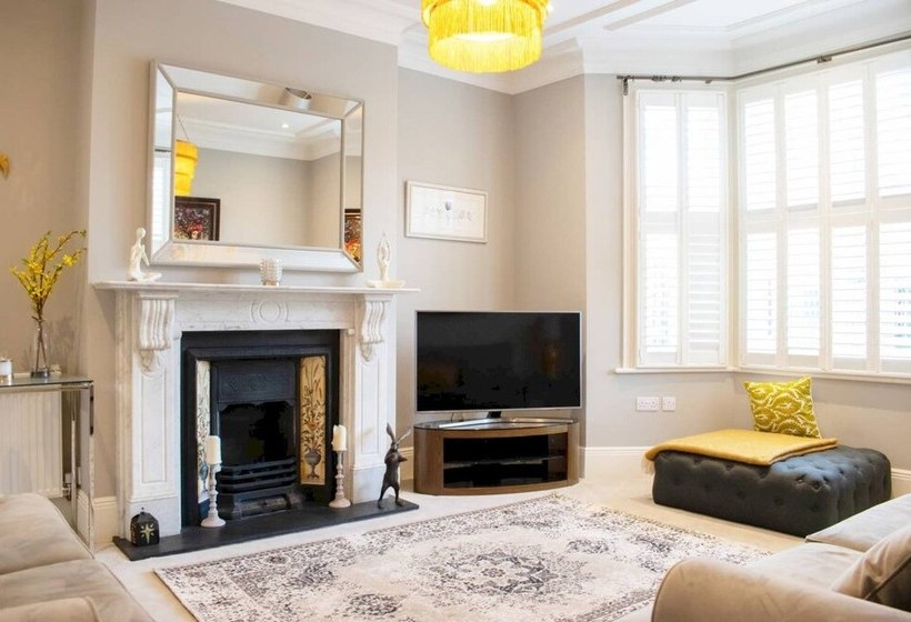 Stylish & Stunning 5 Bed House In Clapham South