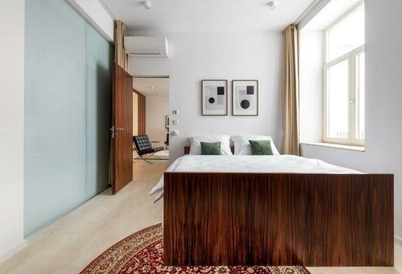 هتل Apartmánový Dům U Tomana