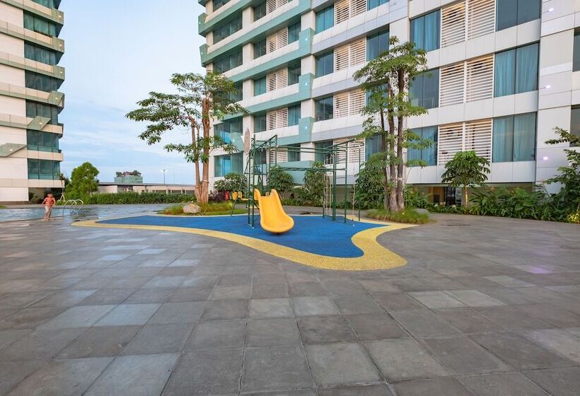 هتل Oyo 2245 Apartment Grand Kamala Lagoon