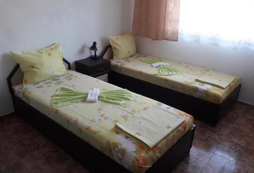 پانسیون Georgievi Guest House
