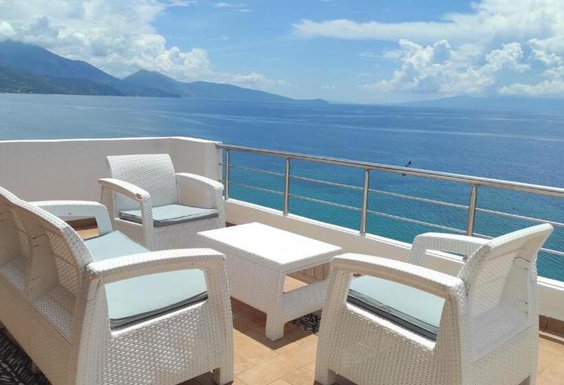 پانسیون Q Bay Apartments