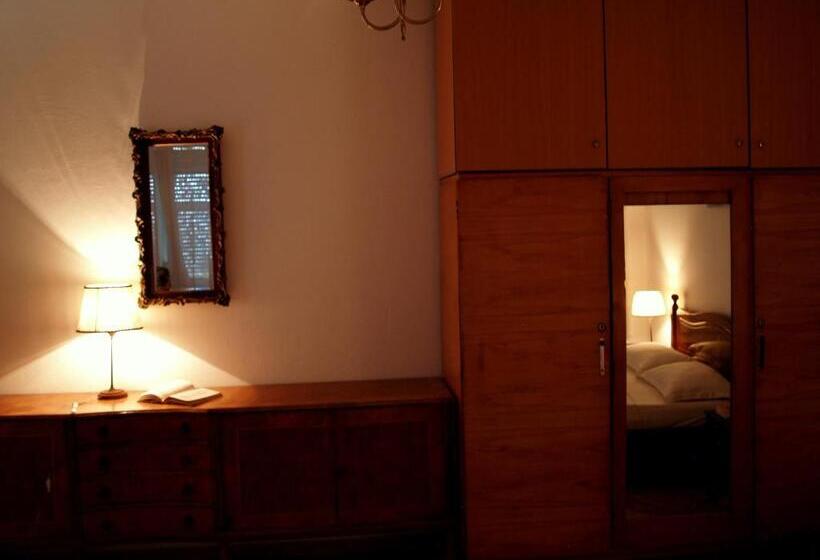 پانسیون Q Bay Apartments