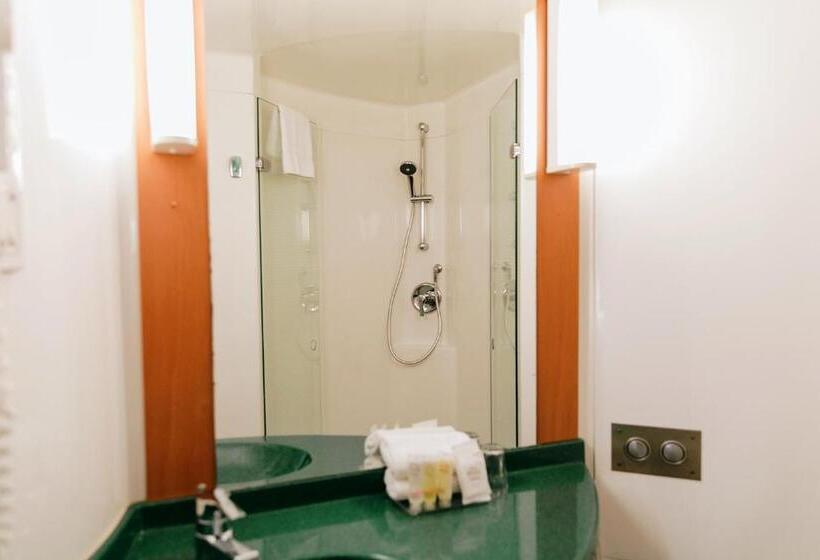 هتل Ibis Newcastle