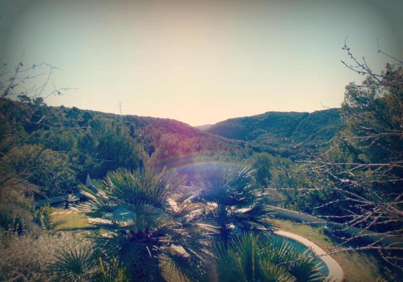 هتل Masia Sumidors