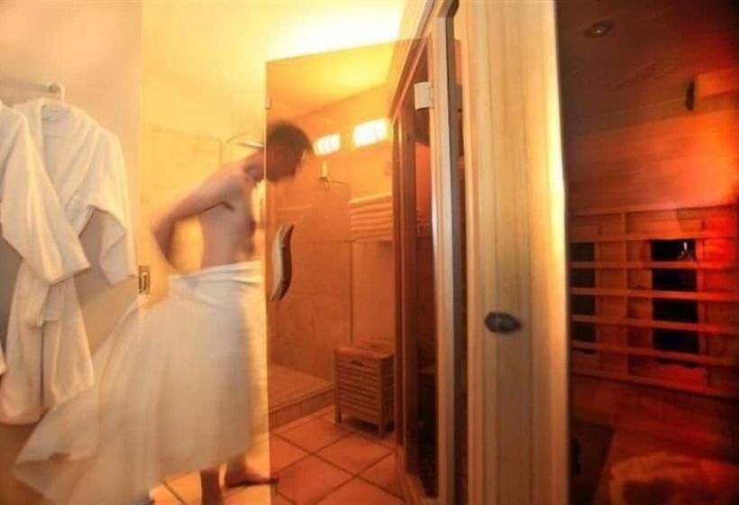 هتل Periwinkle Lodge Guest House