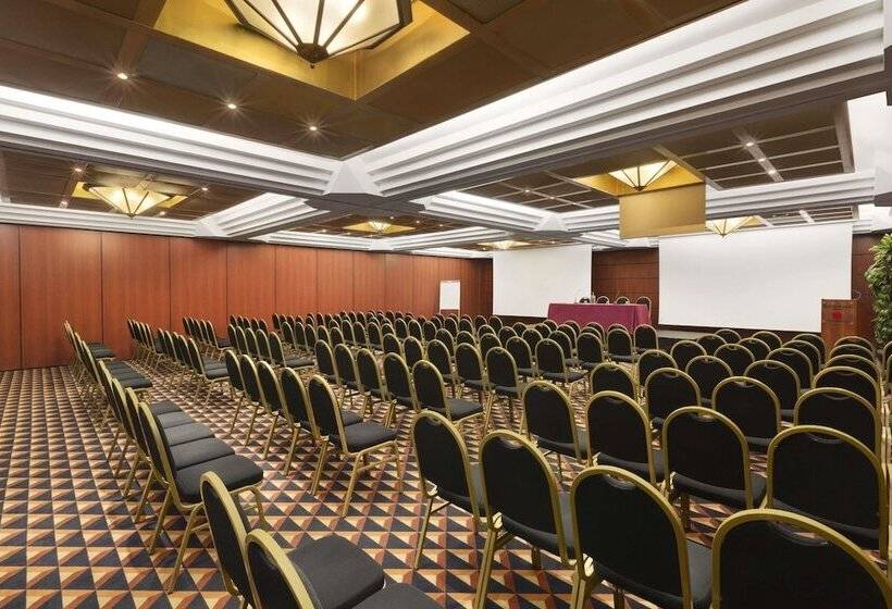 هتل Ramada By Wyndham Naples