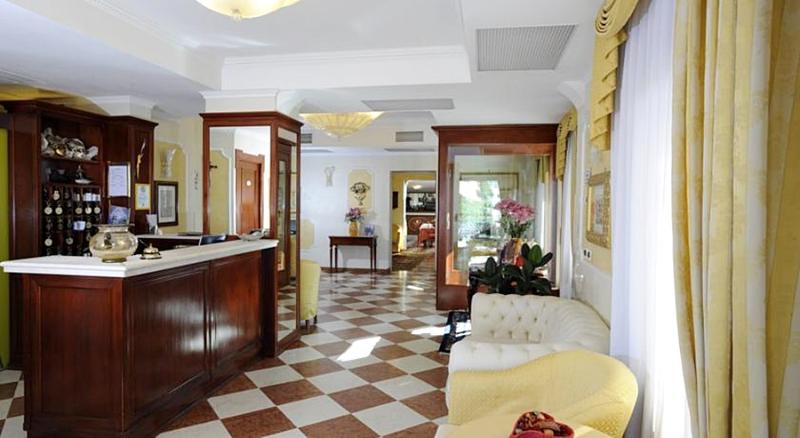 هتل Russo Palace