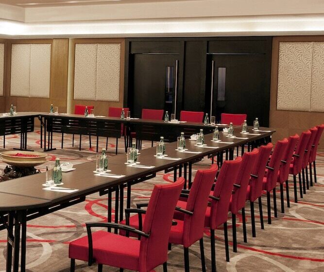 Курорт Le Méridien Kochi