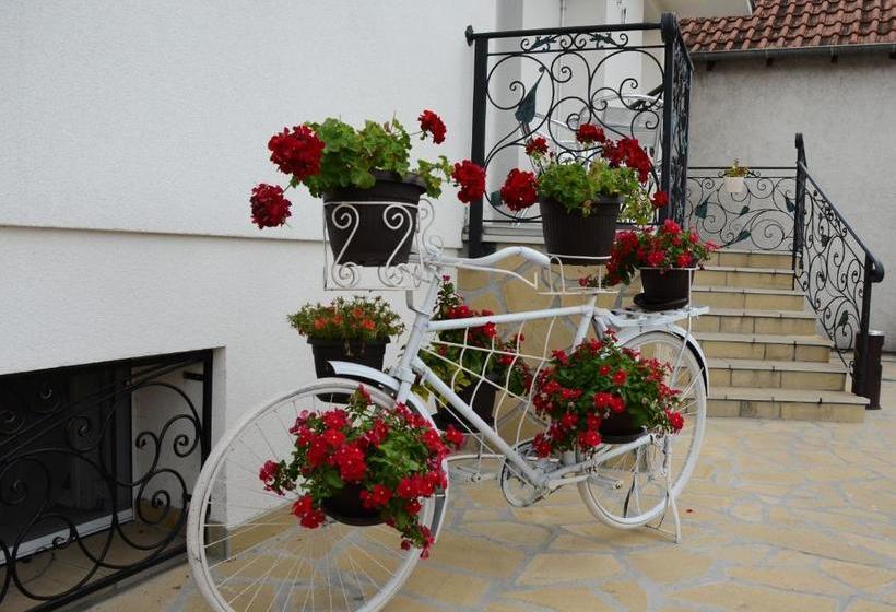 Lux Apartmani Vesna 2