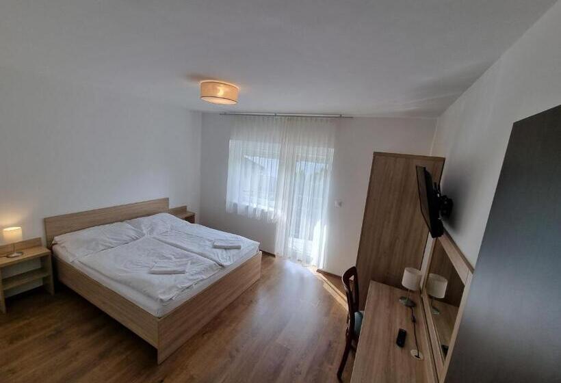 פנסיון ádám Apartmanház
