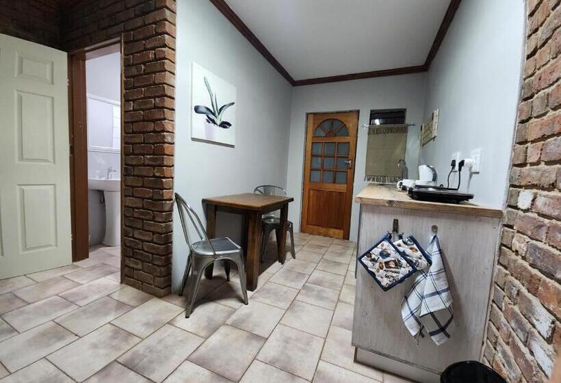 ペンション Flamboyant Guesthouse