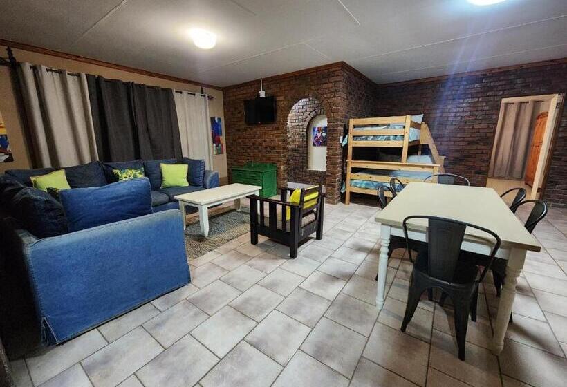 ペンション Flamboyant Guesthouse