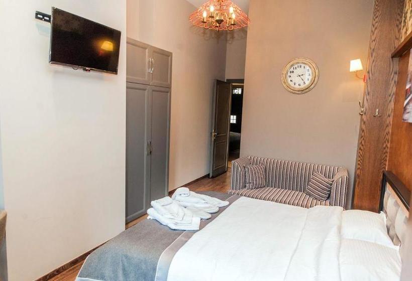 פנסיון Guest House People