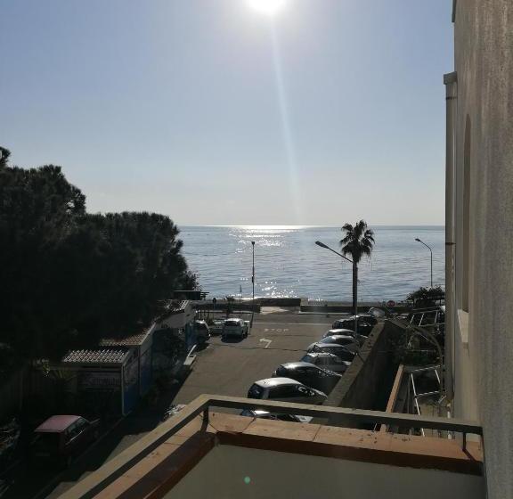 تختخواب و صبحانه La Finestra Sul Mare